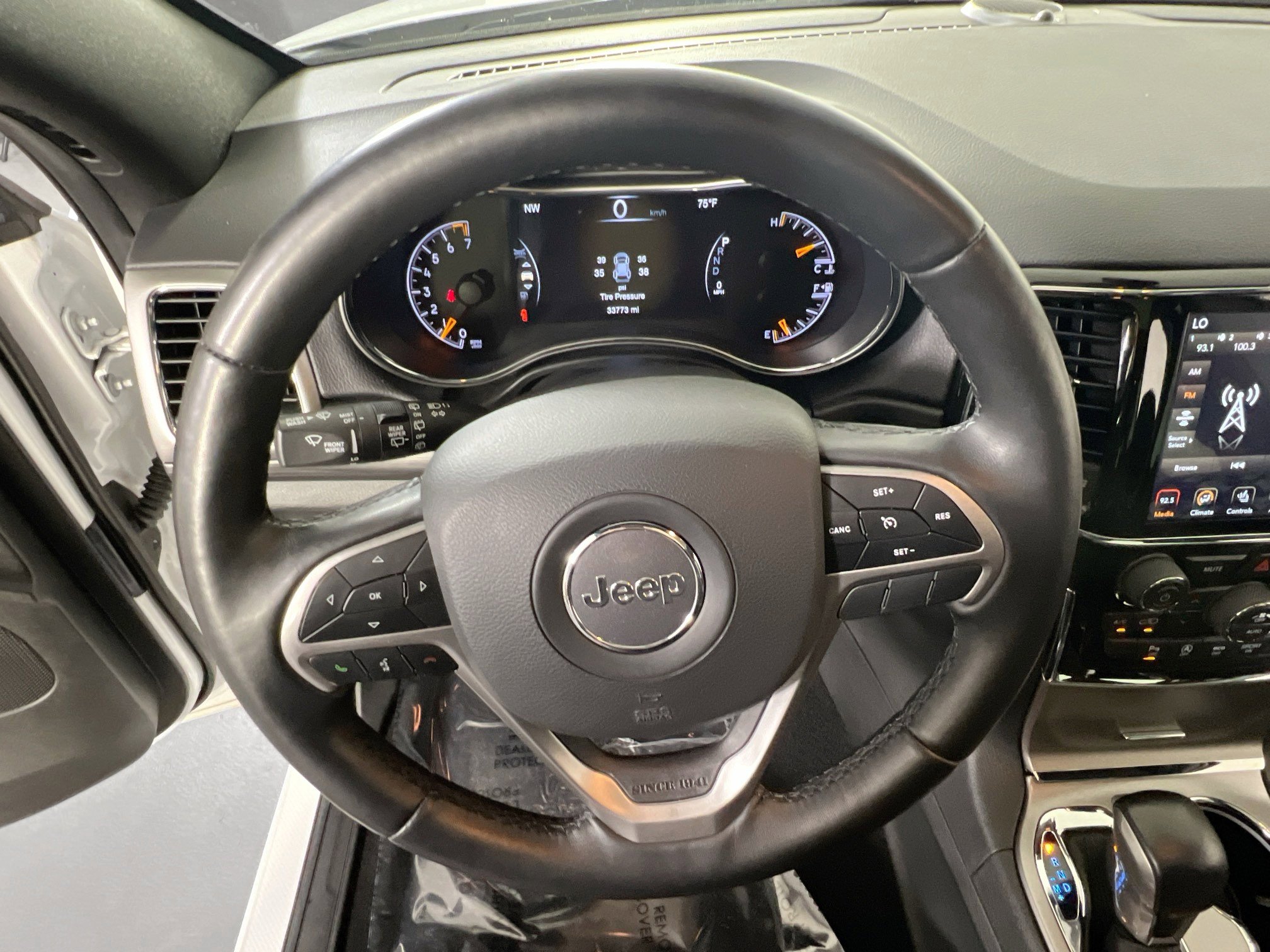 Used 2022 Jeep Grand Cherokee Laredo X image 11