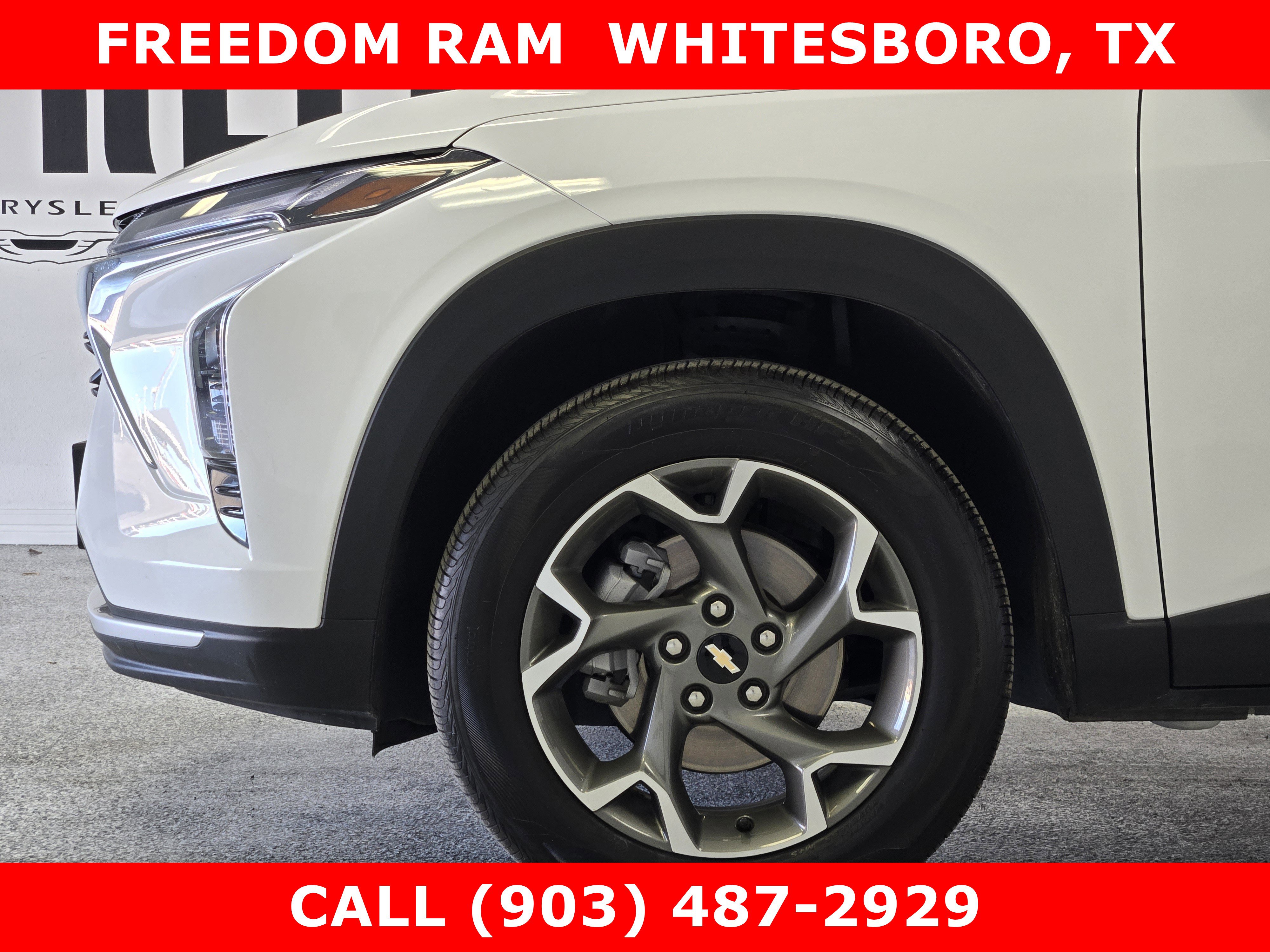 Used 2025 Chevrolet Trax LT w/ LT Convenience Package image 6