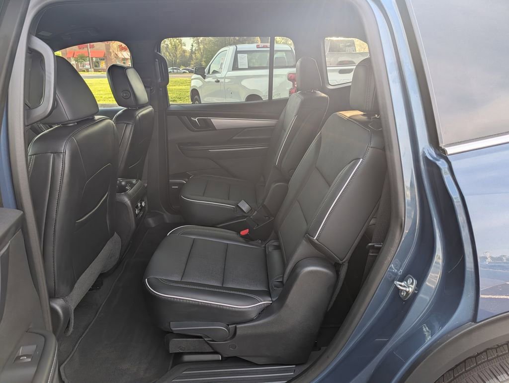 Used 2025 Buick Enclave Preferred image 18