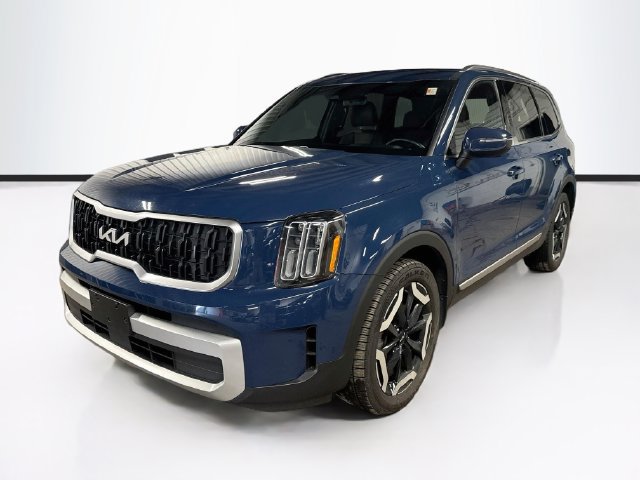 Certified 2024 Kia Telluride EX w/ EX Captain's Chair Package AWD/4WD image 3