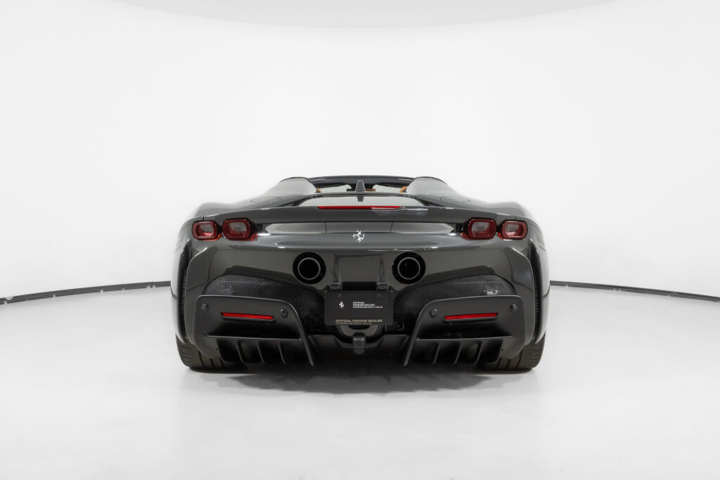 Used 2023 Ferrari SF90 Spider image 6