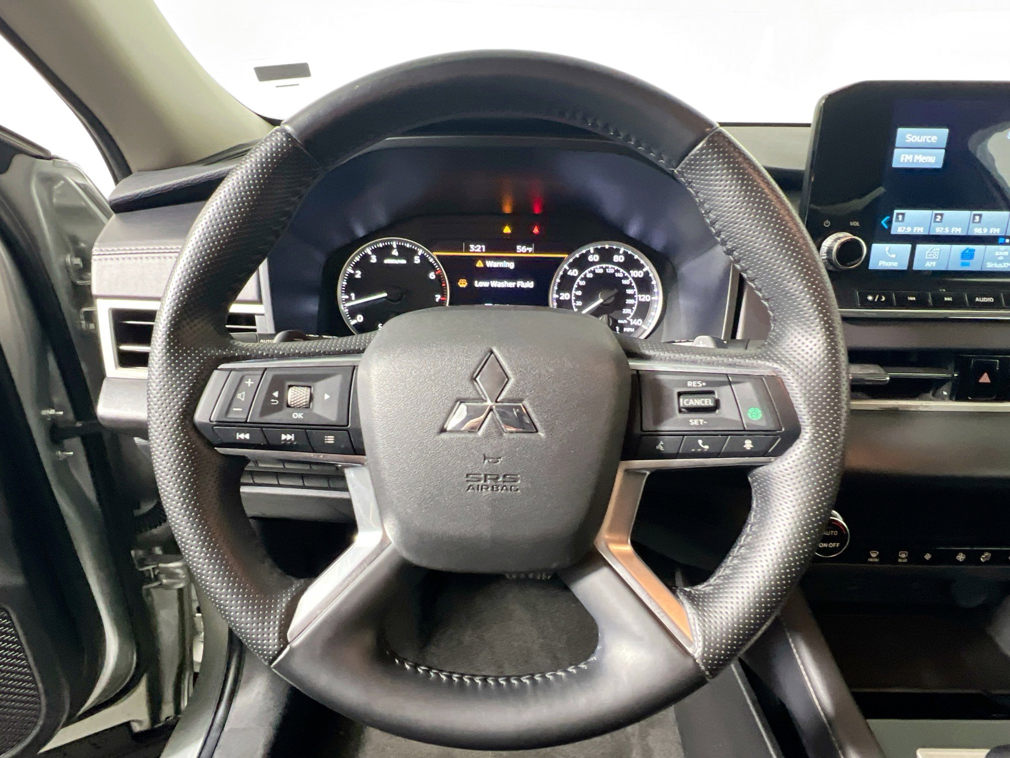 Used 2024 Mitsubishi Outlander SE image 17