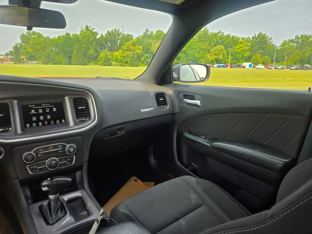 Used 2020 Dodge Charger SXT w/ Blacktop Package RWD image 20