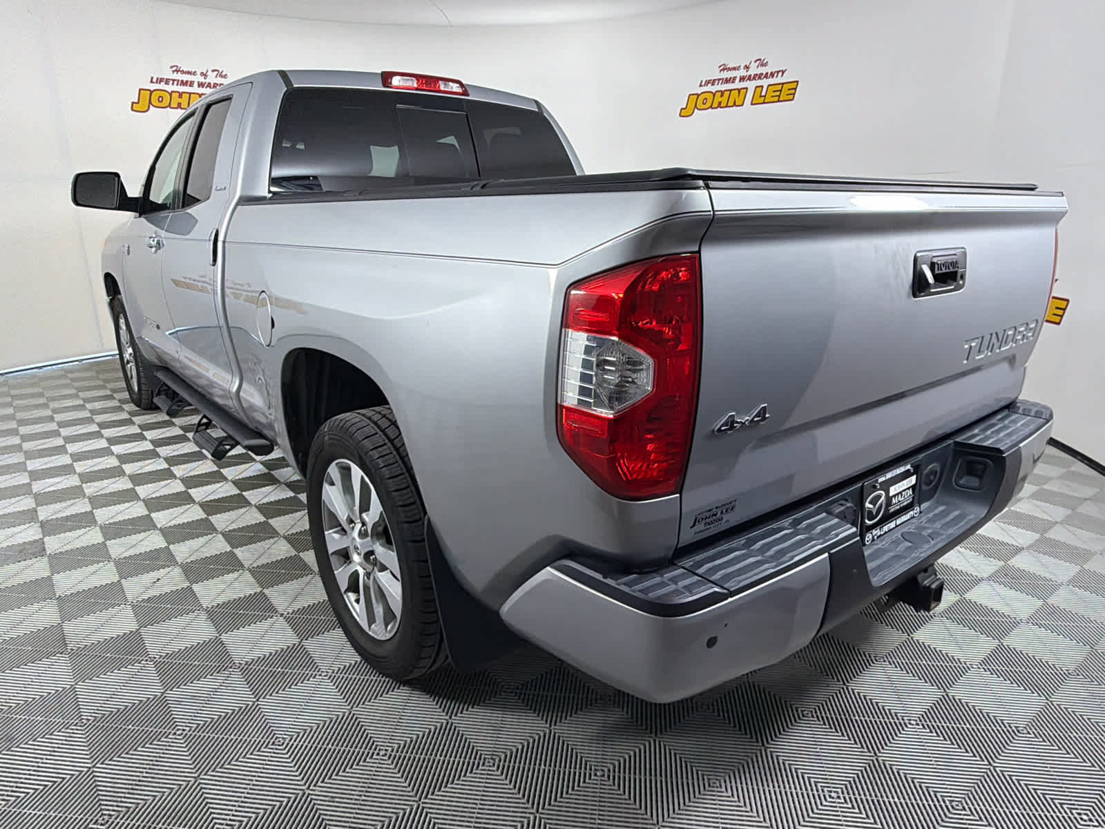 Used 2017 Toyota Tundra Limited w/ Limited Premium Package AWD/4WD image 3