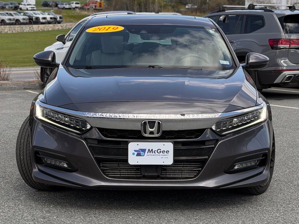 Used 2019 Honda Accord Touring image 2