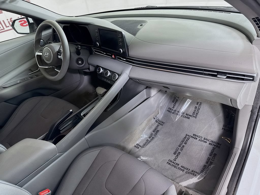 Certified 2022 Hyundai Elantra SE FWD image 30