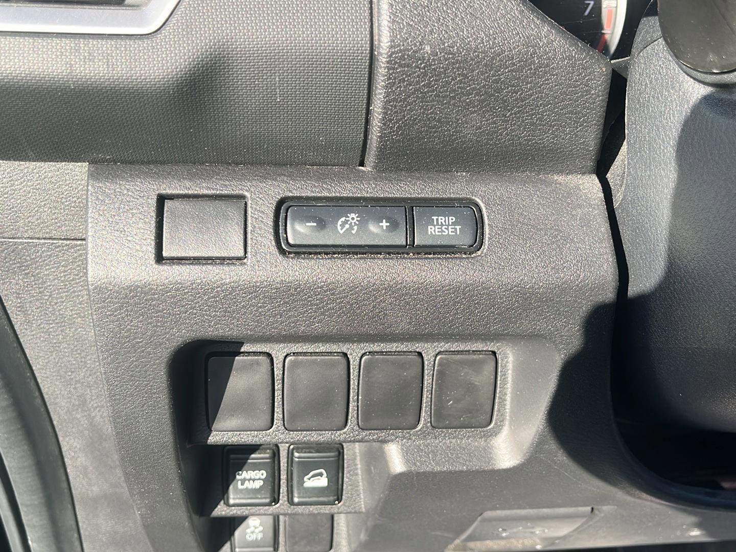 Used 2024 Nissan Frontier SV image 11