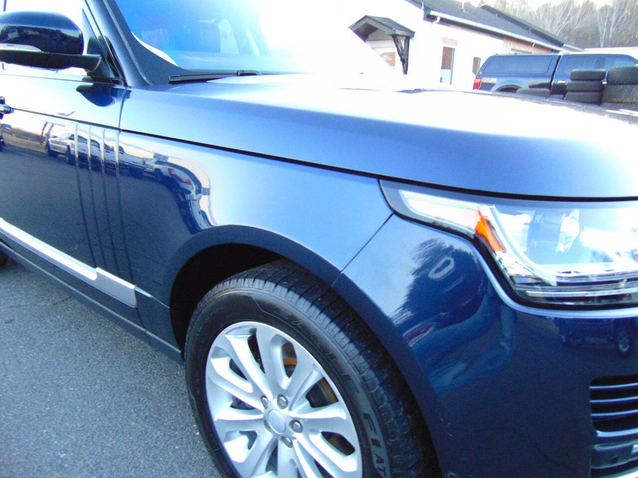 Used 2017 Land Rover Range Rover HSE image 37