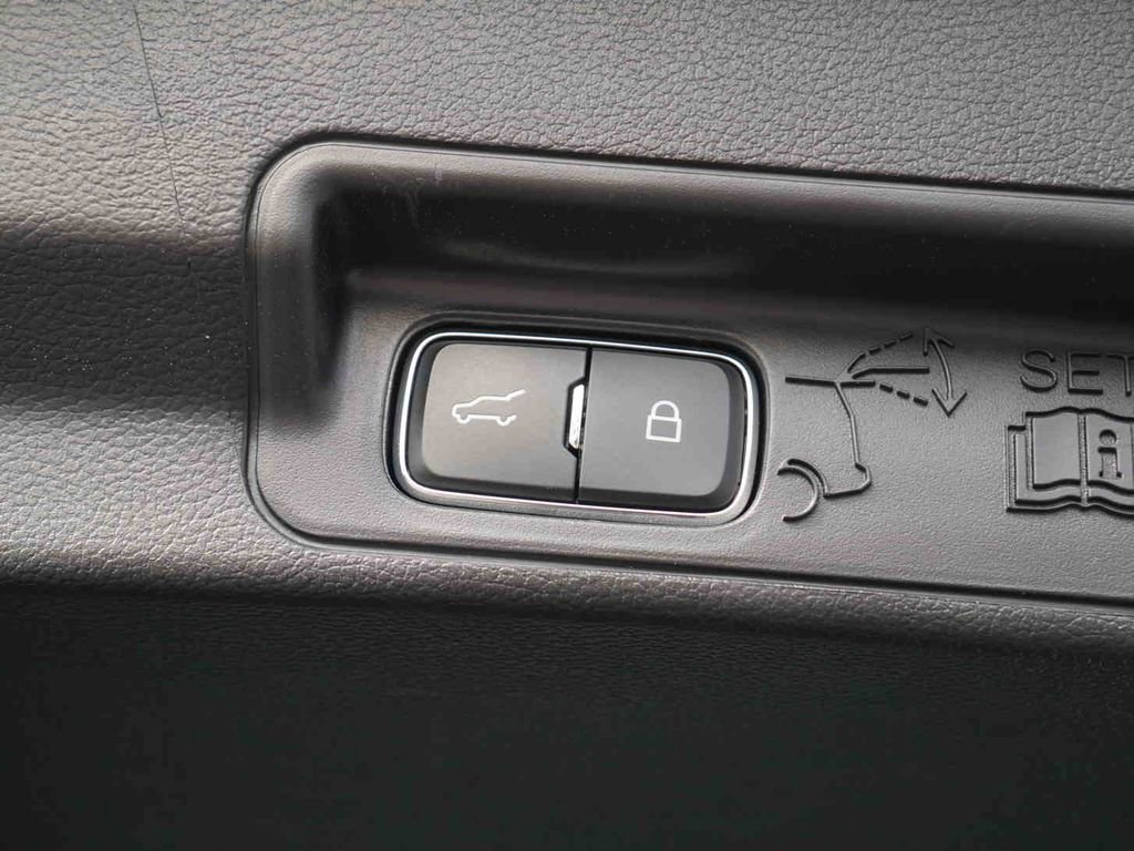 Used 2025 Ford Explorer ST-Line image 10