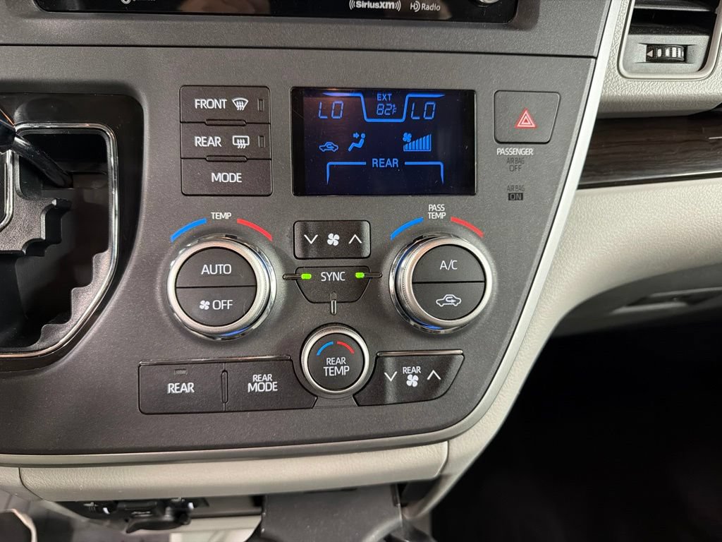 Used 2020 Toyota Sienna XLE Premium FWD image 13