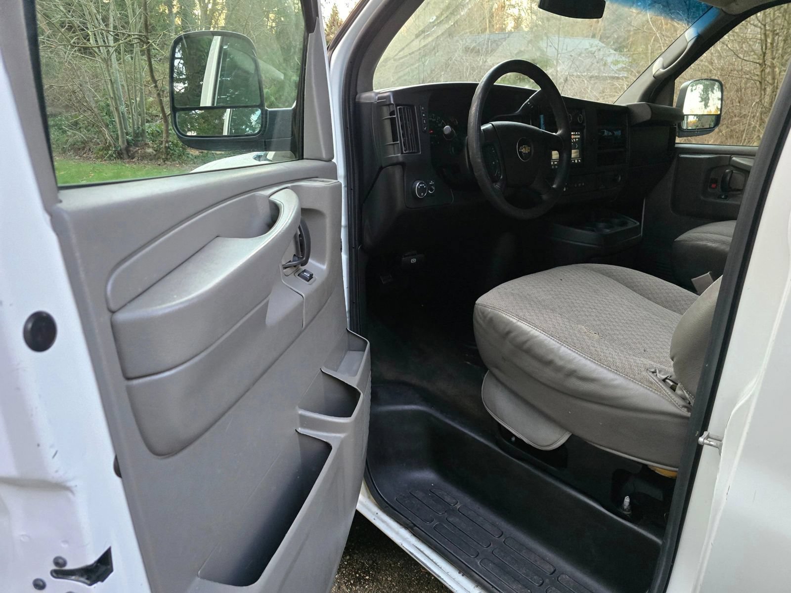 Used 2015 Chevrolet Express 3500 LT w/ LT Preferred Equipment Group RWD image 19