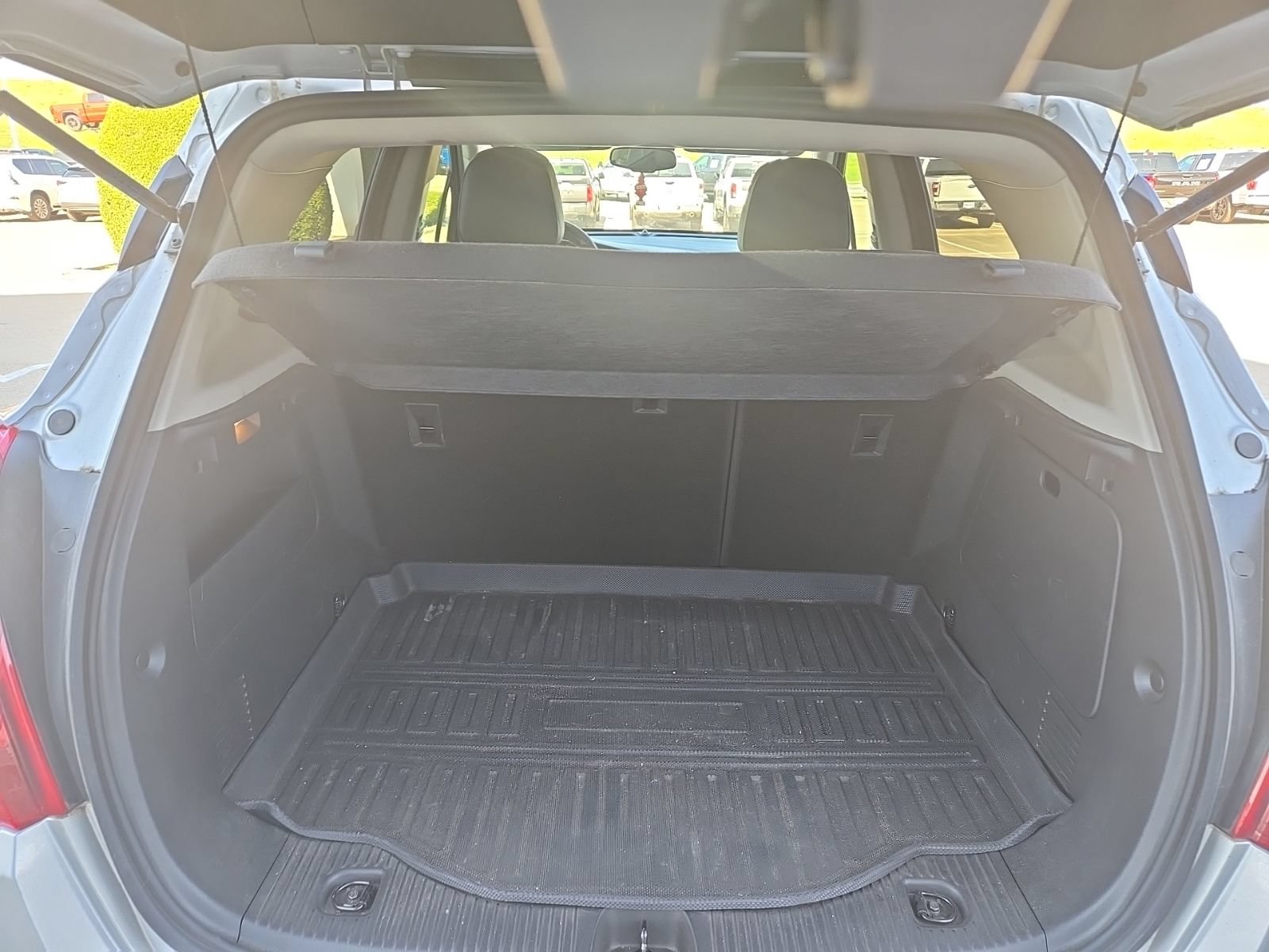 Used 2022 Buick Encore Preferred w/ Safety Package FWD image 8