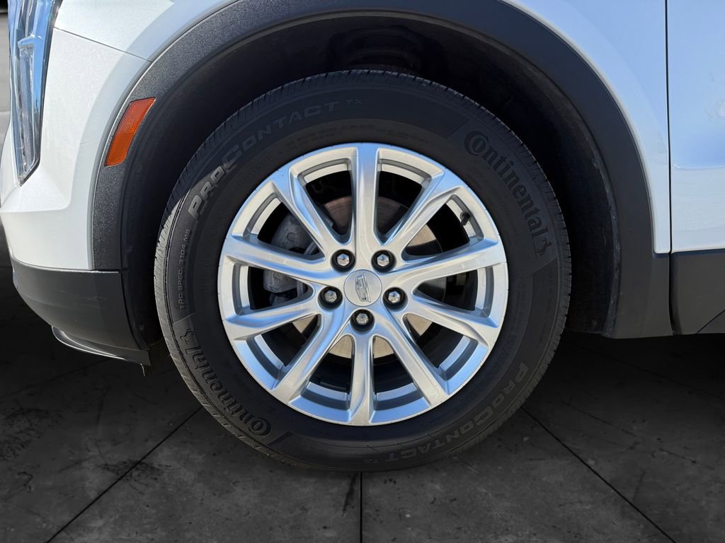 Used 2022 Cadillac XT4 Luxury w/ Cold Weather Package image 14