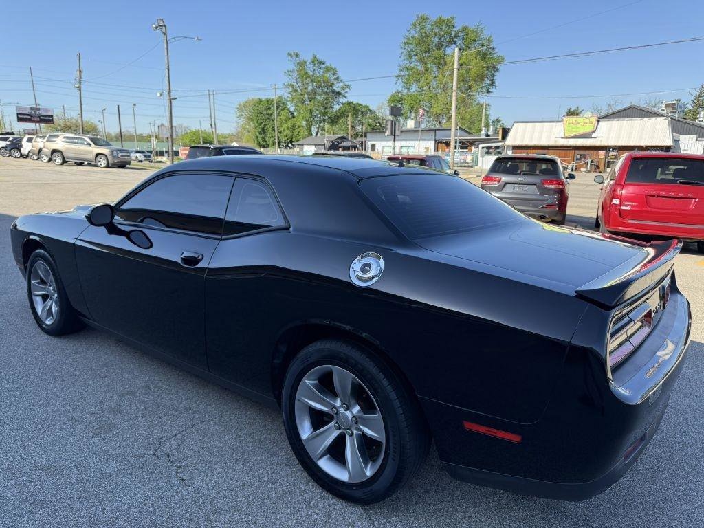 Used 2018 Dodge Challenger SXT RWD image 6