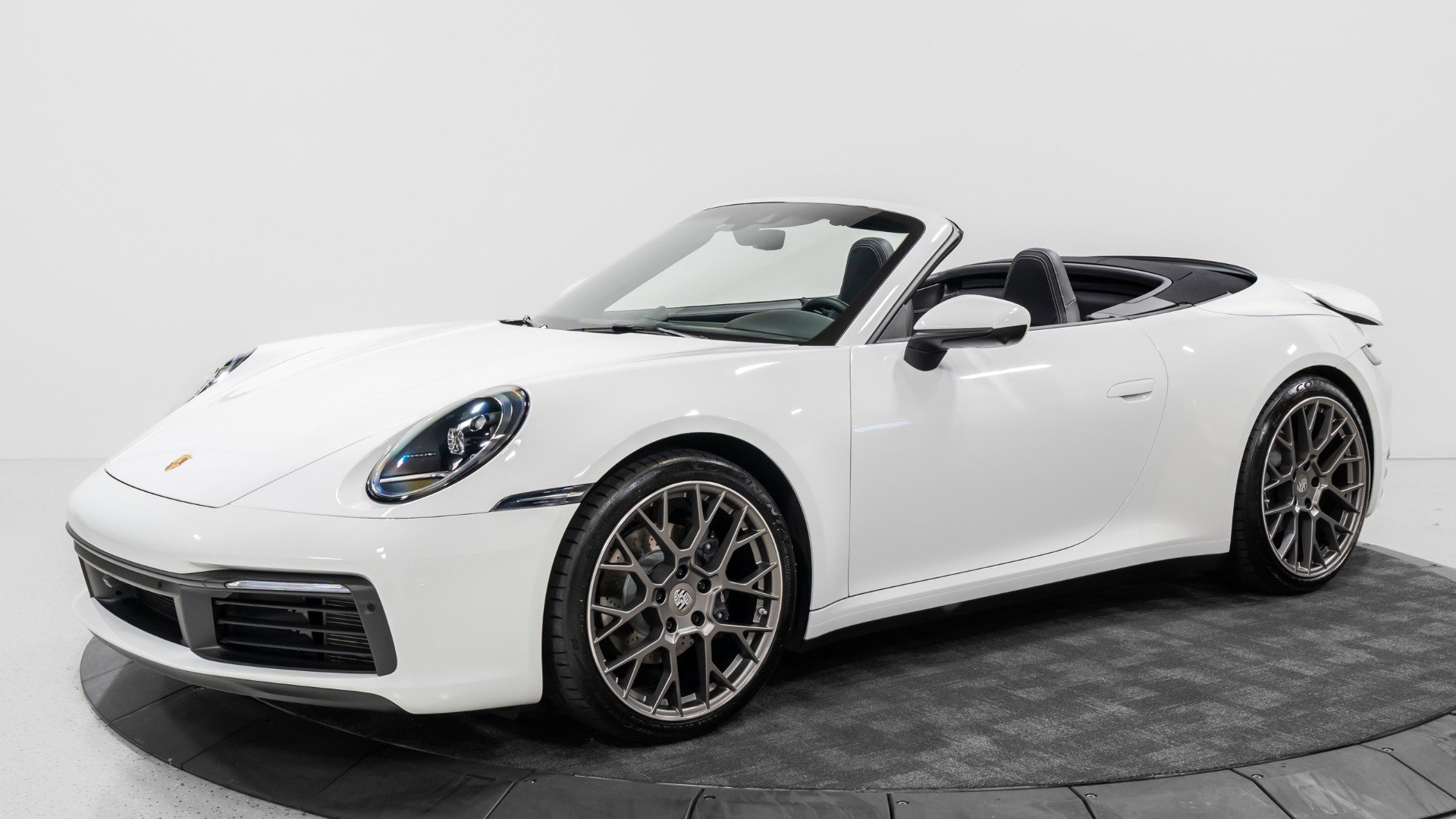 Used 2022 Porsche 911 Carrera image 3