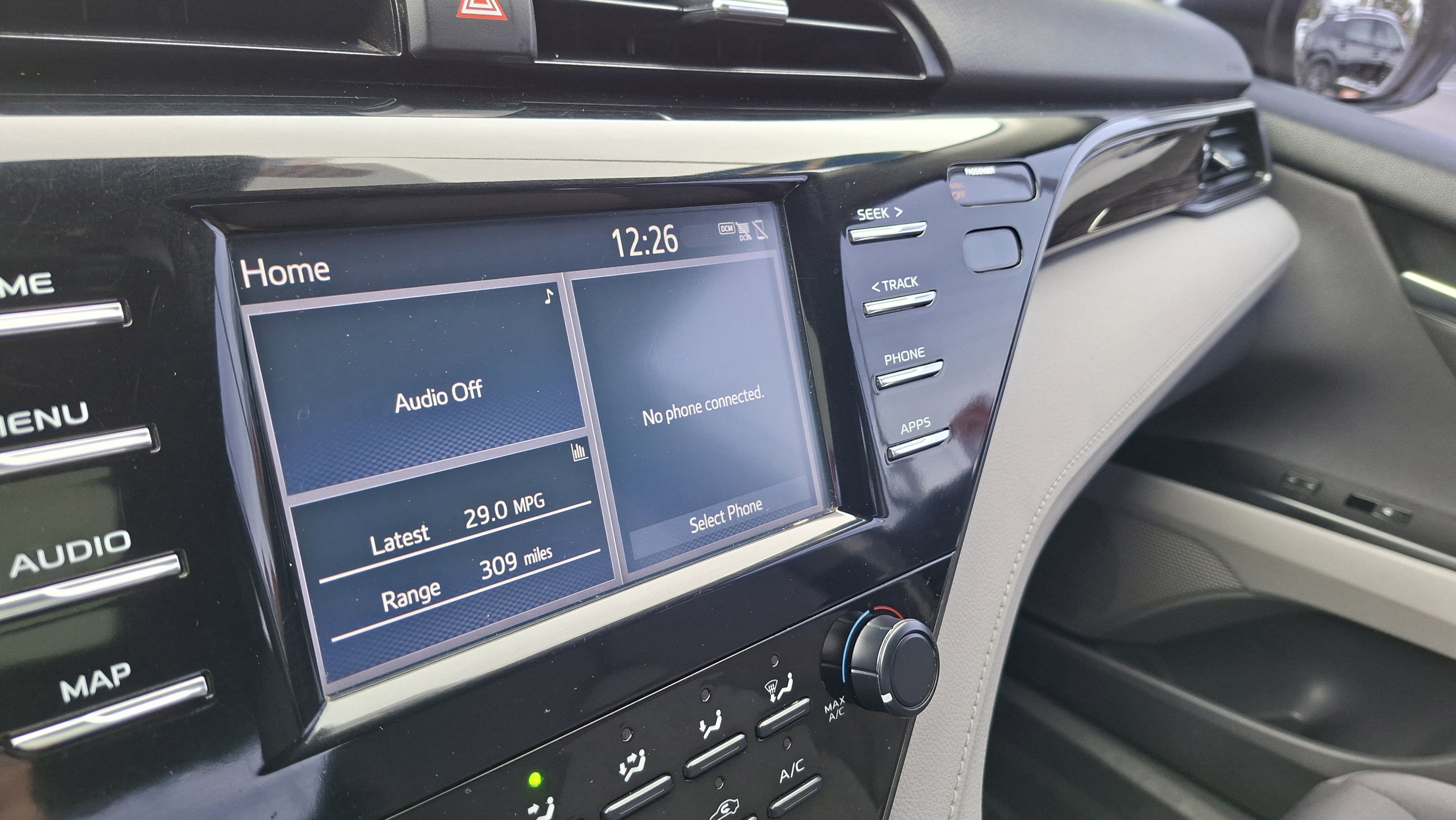 Used 2019 Toyota Camry LE image 14