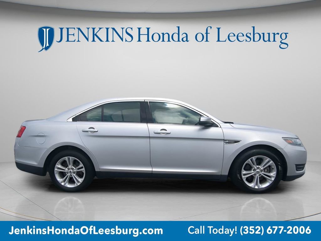 Used 2017 Ford Taurus SEL image 2