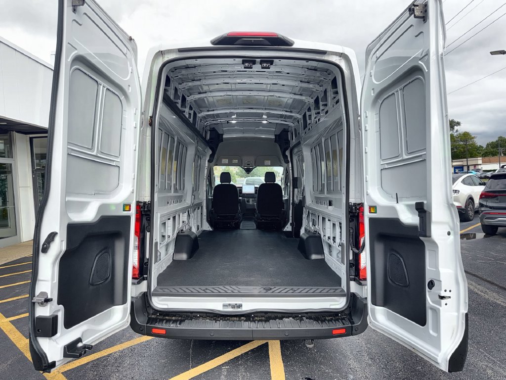 Used 2023 Ford E-Transit 148 High Roof Extended RWD image 22