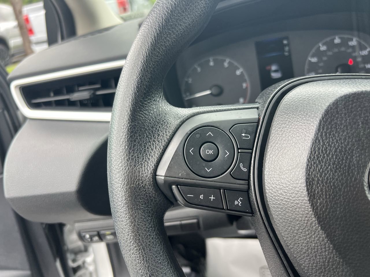 Used 2025 Toyota Corolla LE FWD image 19