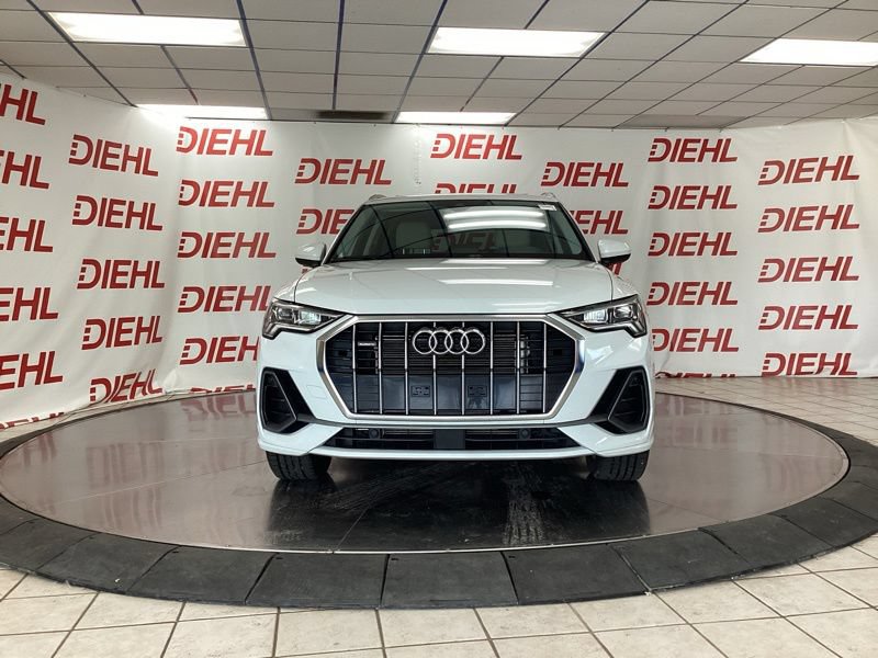 Used 2024 Audi Q3 2.0T Premium w/ Convenience Package AWD/4WD image 2