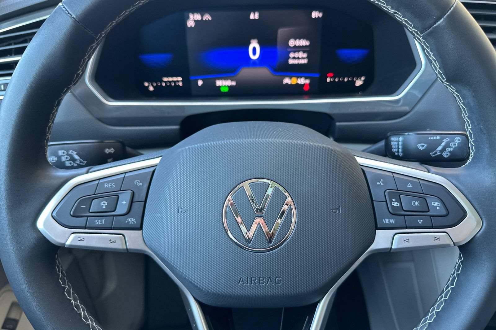 Used 2022 Volkswagen Tiguan SE w/ Panoramic Sunroof Package AWD/4WD image 23