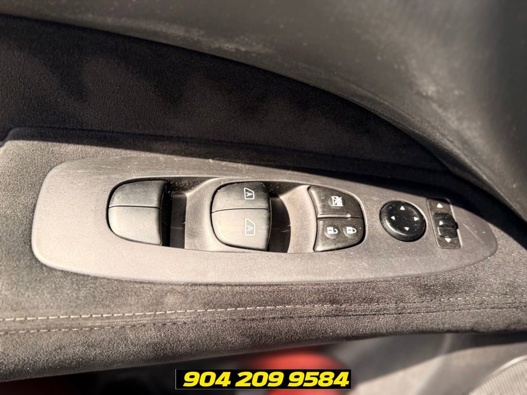 Used 2016 Nissan Pathfinder SV FWD image 13