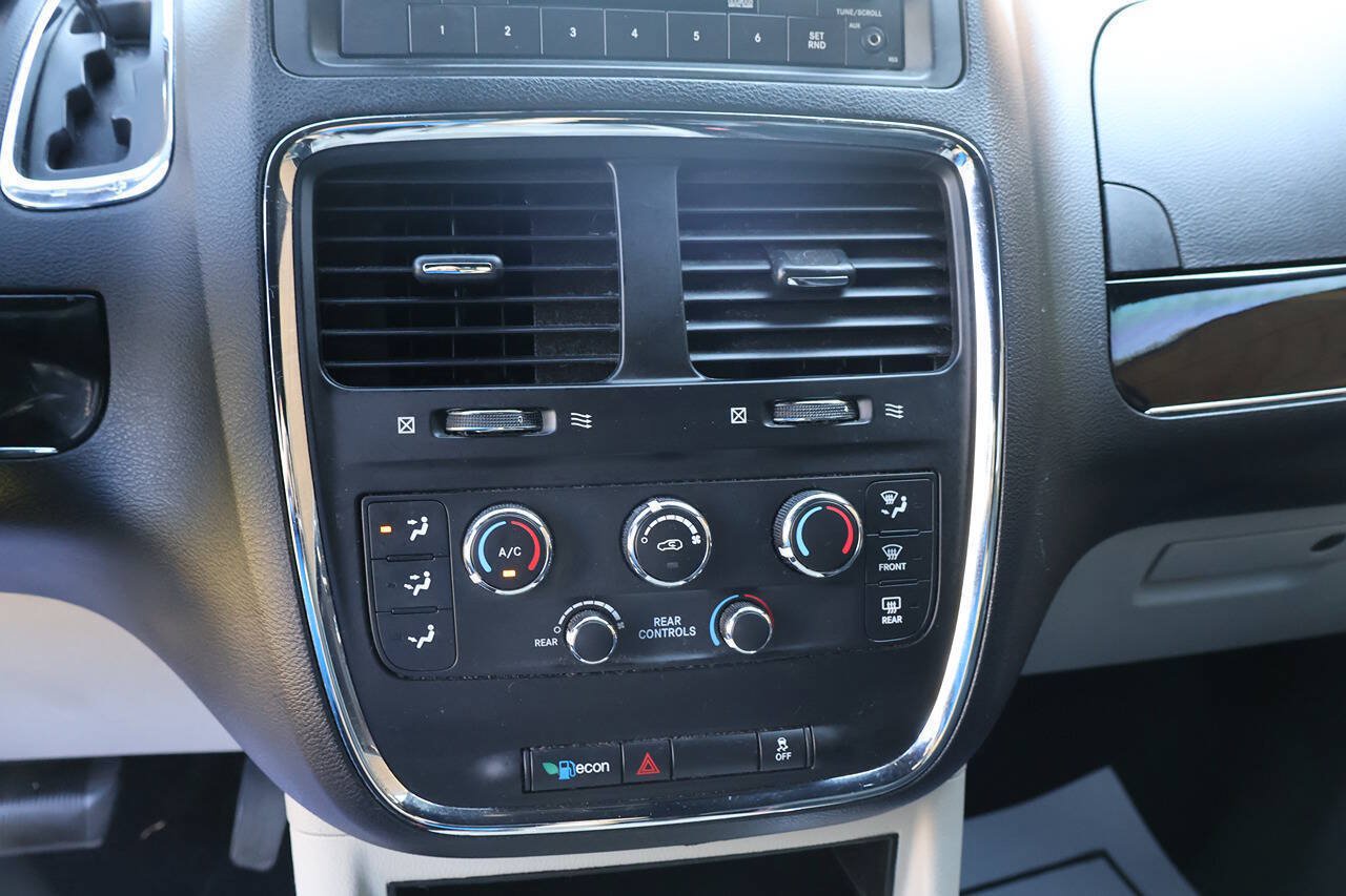 Used 2017 Dodge Grand Caravan SXT FWD image 28