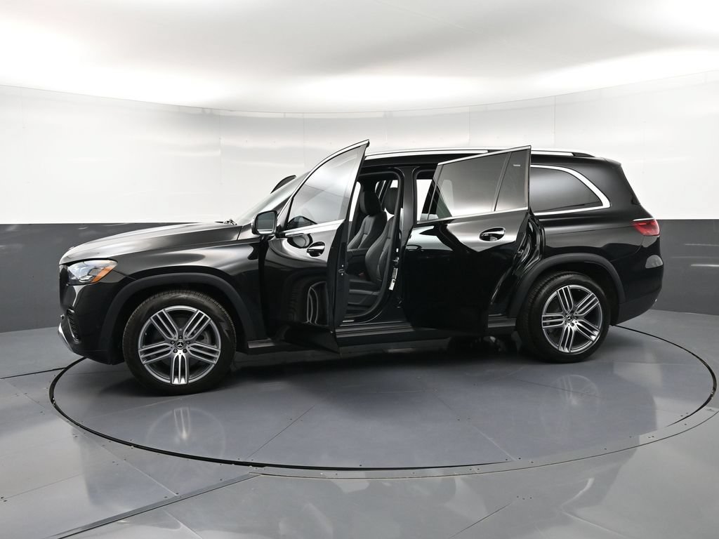 Used 2025 Mercedes-Benz GLS 450 4MATIC image 41
