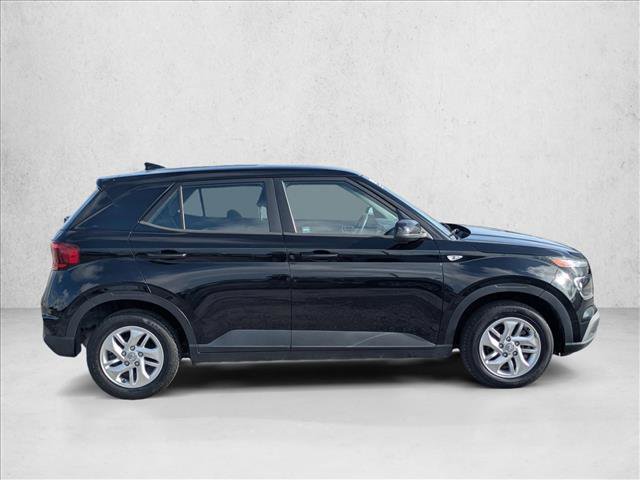 Used 2021 Hyundai Venue SE FWD image 4