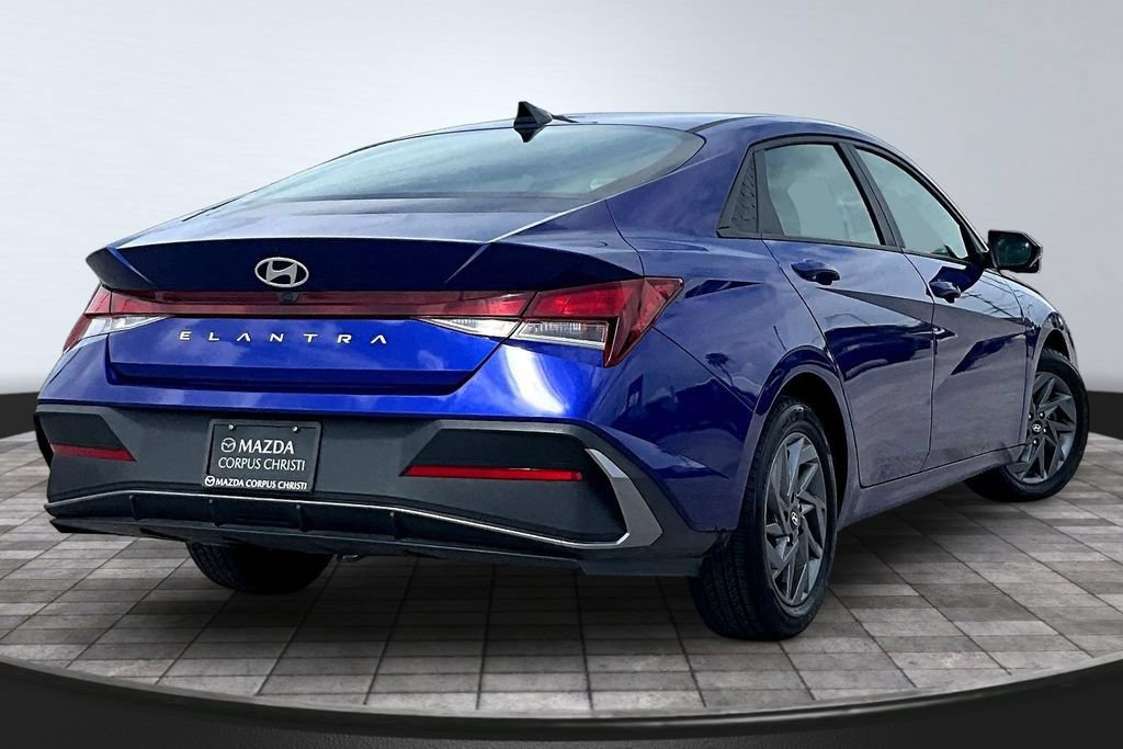 Used 2024 Hyundai Elantra SEL FWD image 7