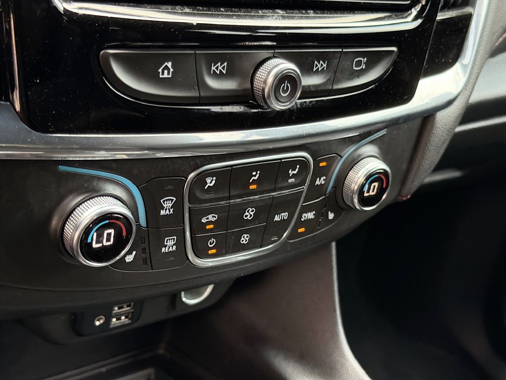 Used 2023 Chevrolet Traverse RS FWD image 16