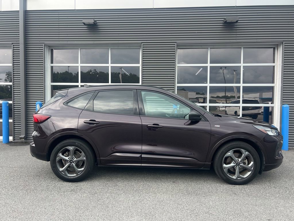 Used 2023 Ford Escape ST-Line w/ Tech Pack #1 FWD image 4