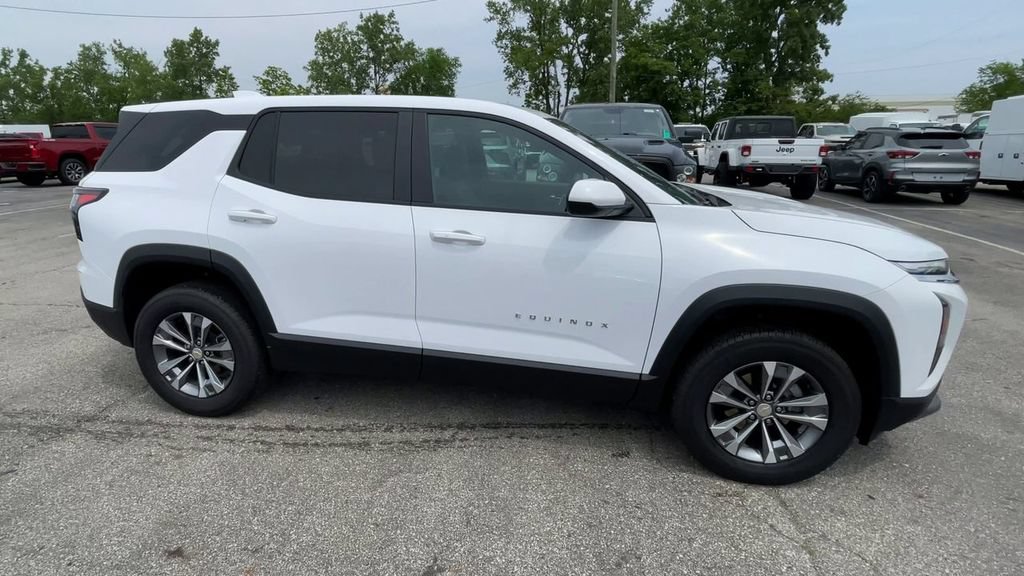 New 2026 Chevrolet Equinox LT w/ Convenience Package II FWD image 3