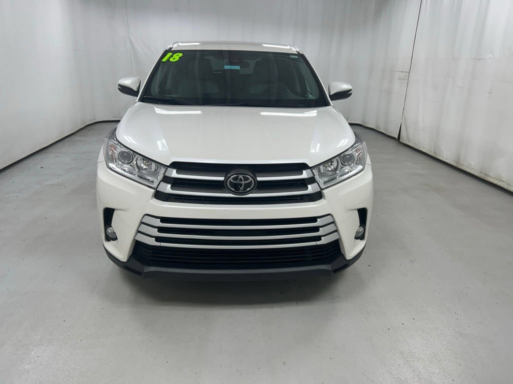 Used 2018 Toyota Highlander Plus AWD/4WD image 3