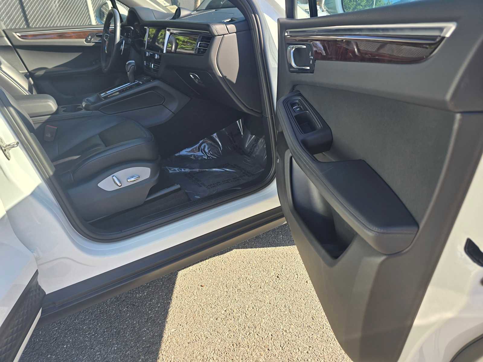 Used 2022 Porsche Macan image 10