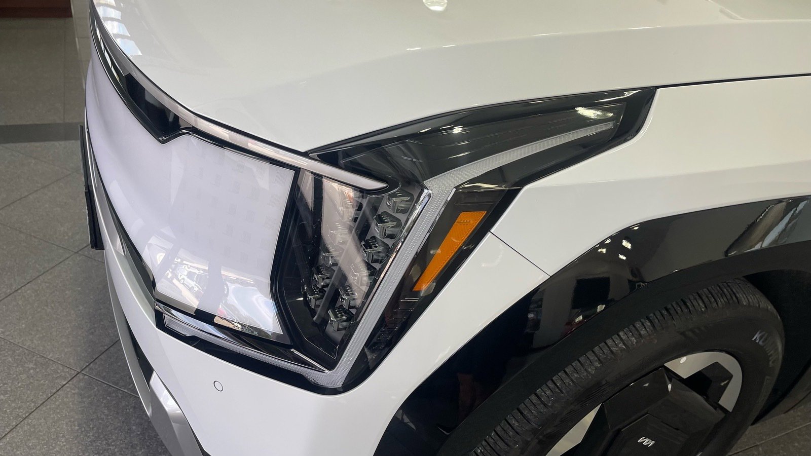Used 2025 Kia EV9 Land w/ Towing Package image 10