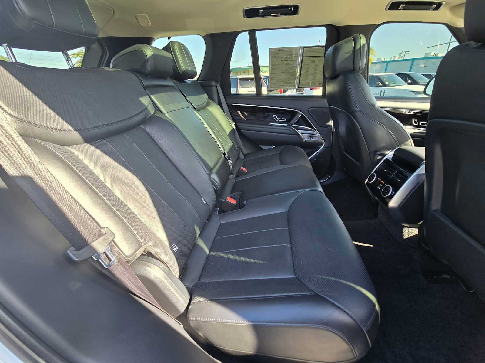 Used 2022 Land Rover Range Rover SE image 14