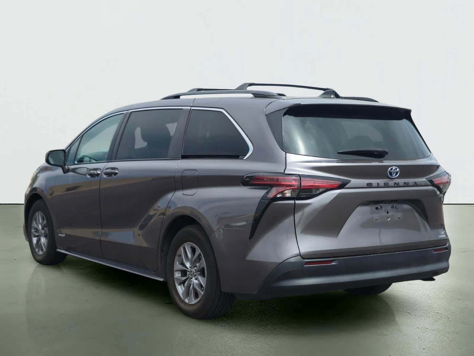 Used 2021 Toyota Sienna LE image 7