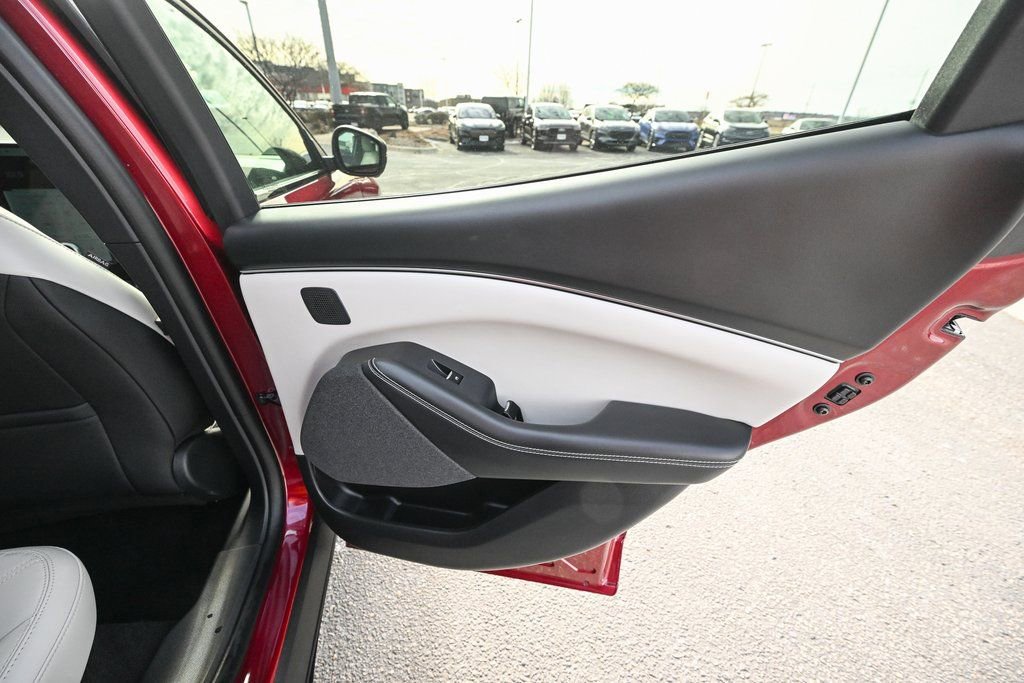 Certified 2025 Ford Mustang Mach-E Premium image 29