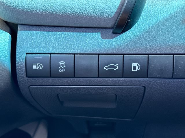 Used 2018 Toyota Camry SE FWD image 32