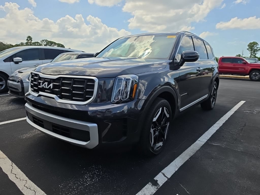 Certified 2025 Kia Telluride S FWD image 5