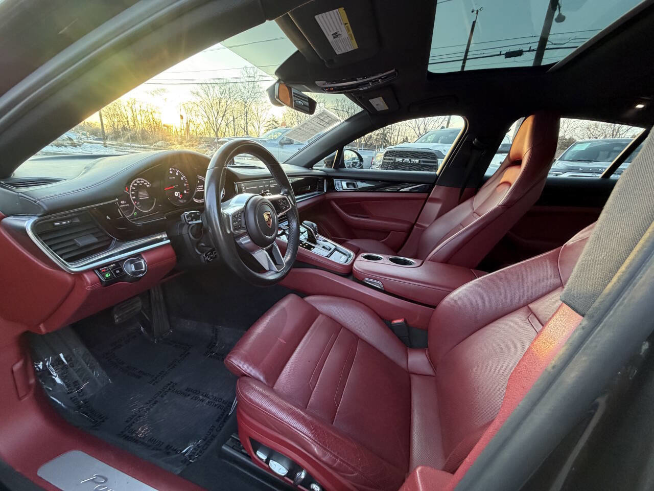 Used 2017 Porsche Panamera image 9