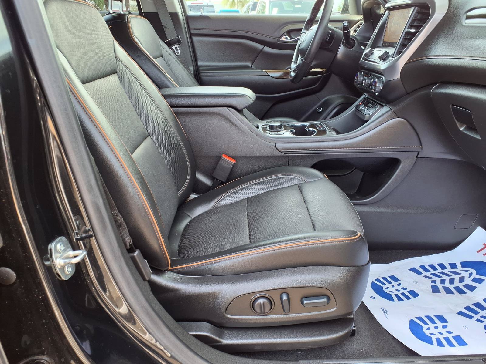 Used 2022 GMC Acadia AT4 w/ Technology Package AWD/4WD image 11