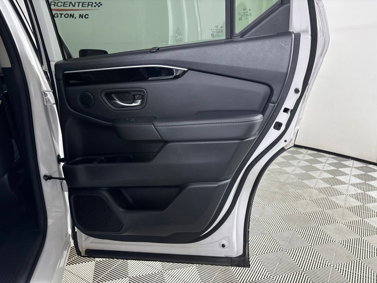 Used 2025 Honda Pilot Touring image 28