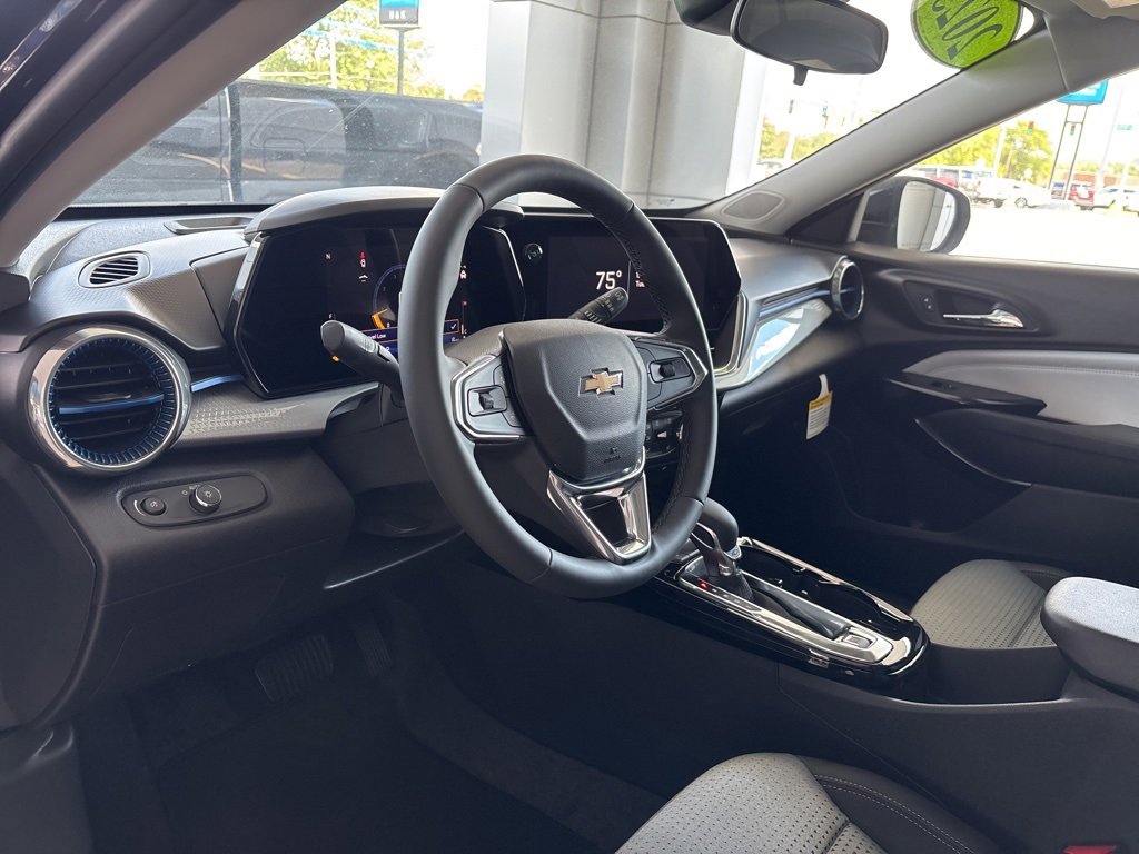 New 2025 Chevrolet Trax LT w/ Sunroof Package image 9