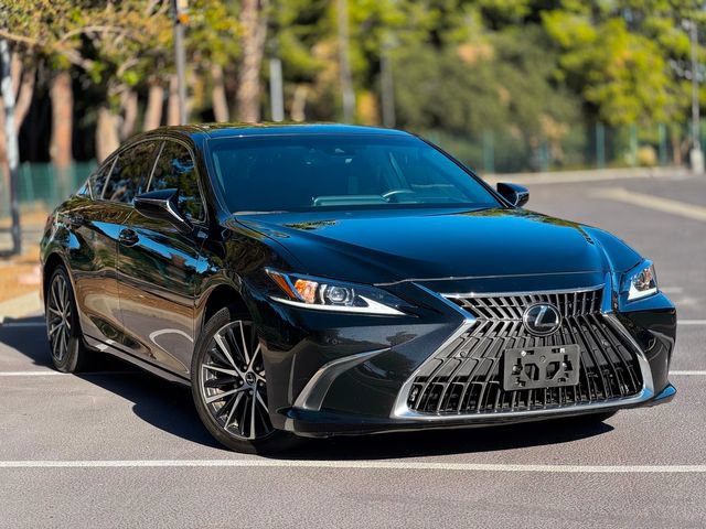Used 2025 Lexus ES 300h w/ Premium Package FWD image 4