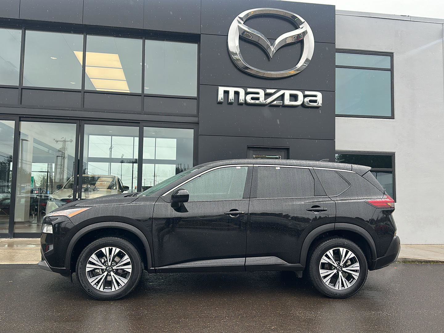 Used 2023 Nissan Rogue SV FWD image 1