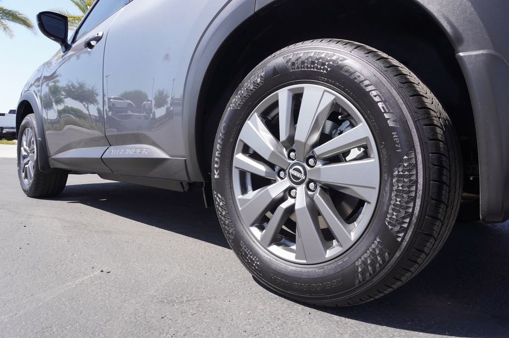 New 2025 Nissan Pathfinder SV image 6