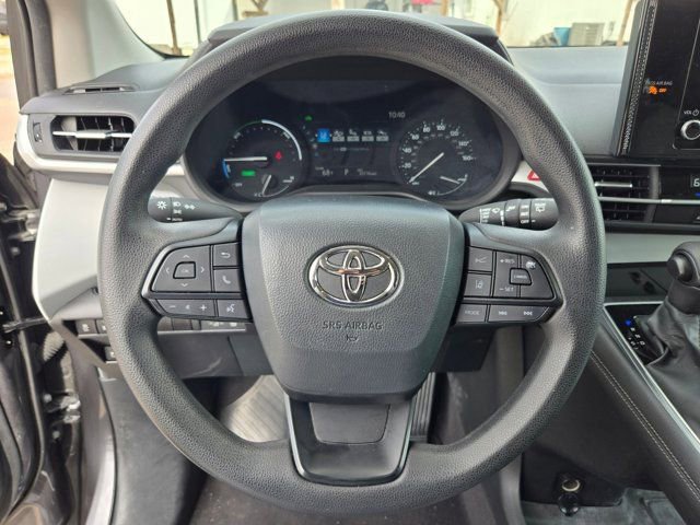 Used 2025 Toyota Sienna LE image 17