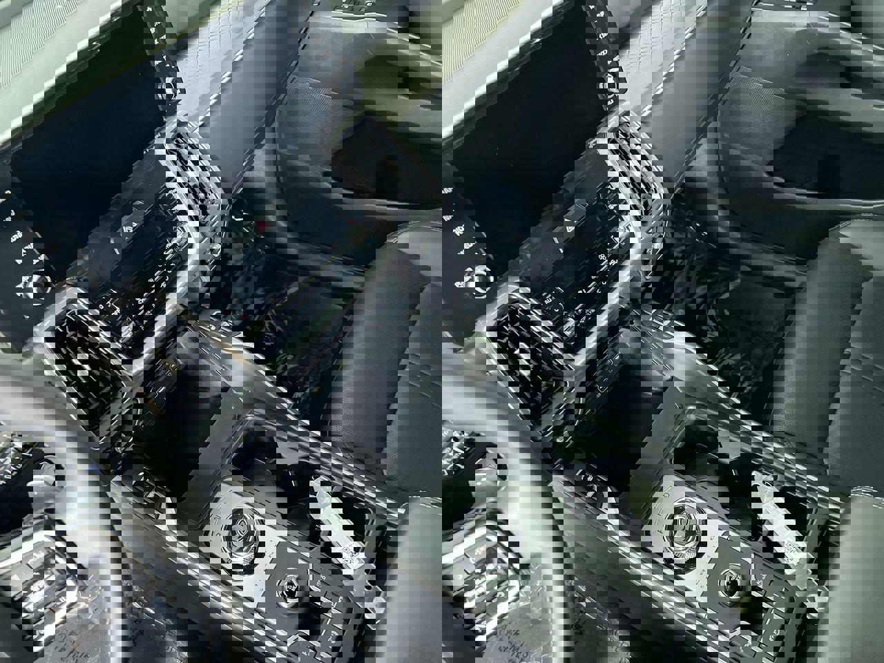 Used 2022 Kia Sorento S image 23